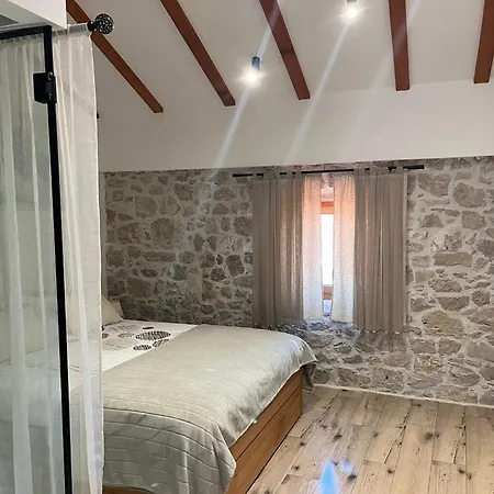 Vila Jana- Old Stone House *