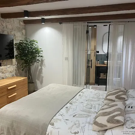 Jana- Old Stone House