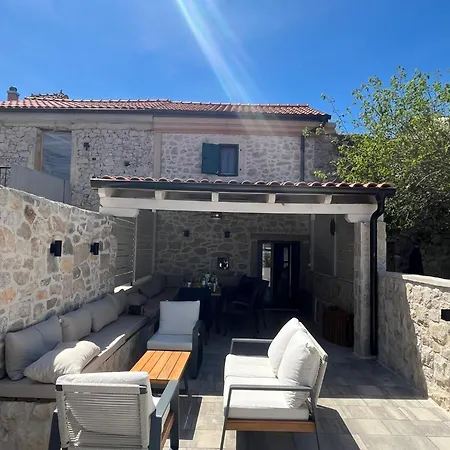 Jana- Old Stone House
