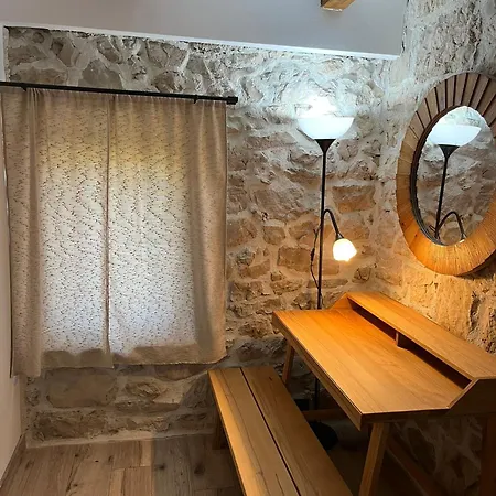 Jana- Old Stone House *