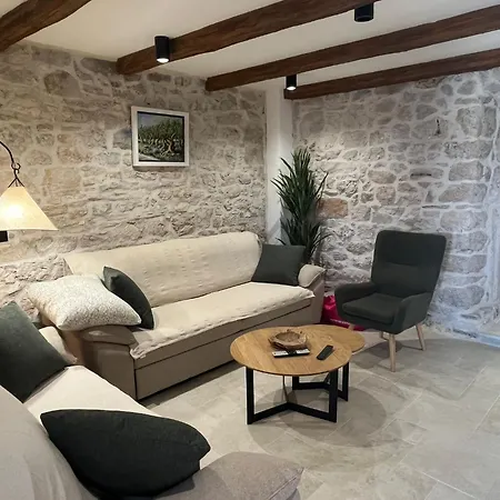 Jana- Old Stone House *