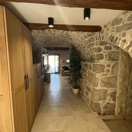 Vila Jana- Old Stone House