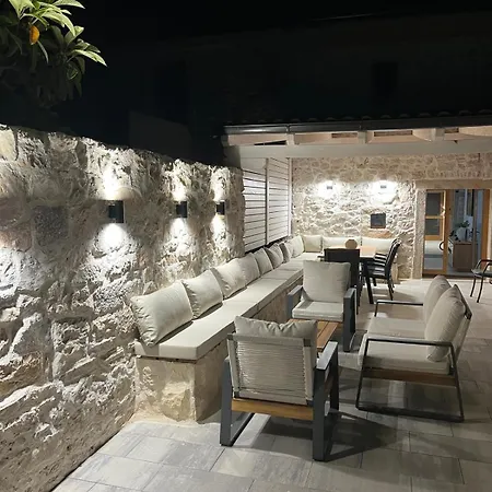 Vila Jana- Old Stone House *