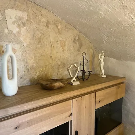 Jana- Old Stone House *