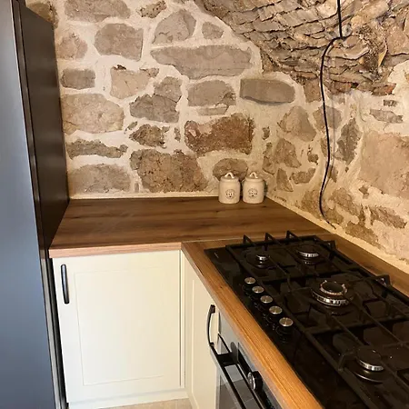 Jana- Old Stone House * Ugrinici